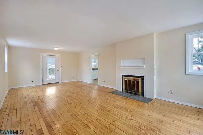 3 bed, 1.5 bath, $2,825 — Photo 4