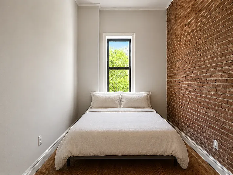 234 W 14th St #R2C — Photo 1