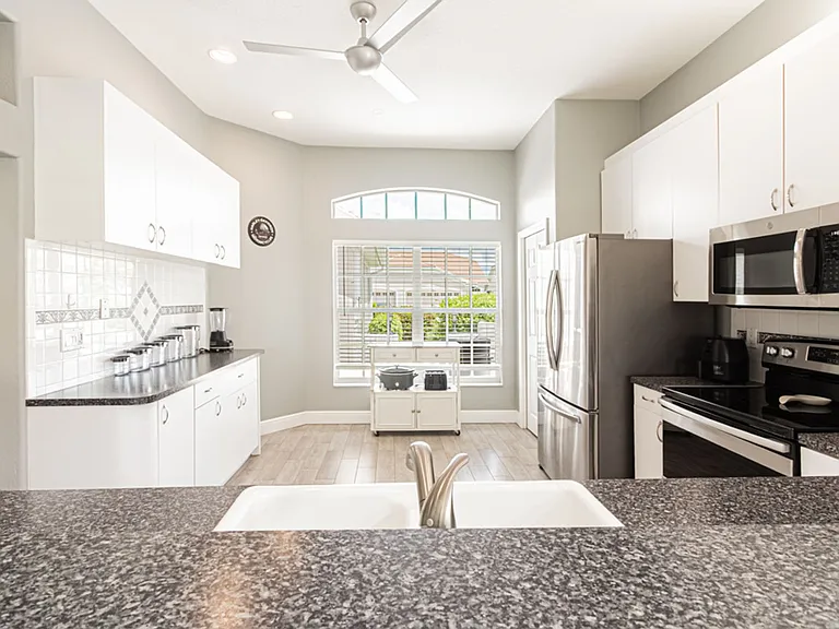12855 Devonshire Lakes Cir — Photo 10