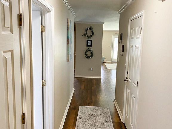 3rd image of 137 Crocker Ln