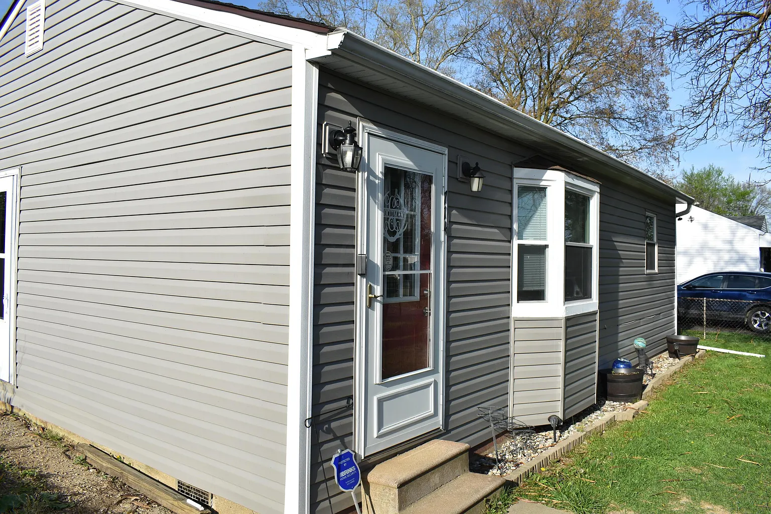 714 Basswood Rd photo 1