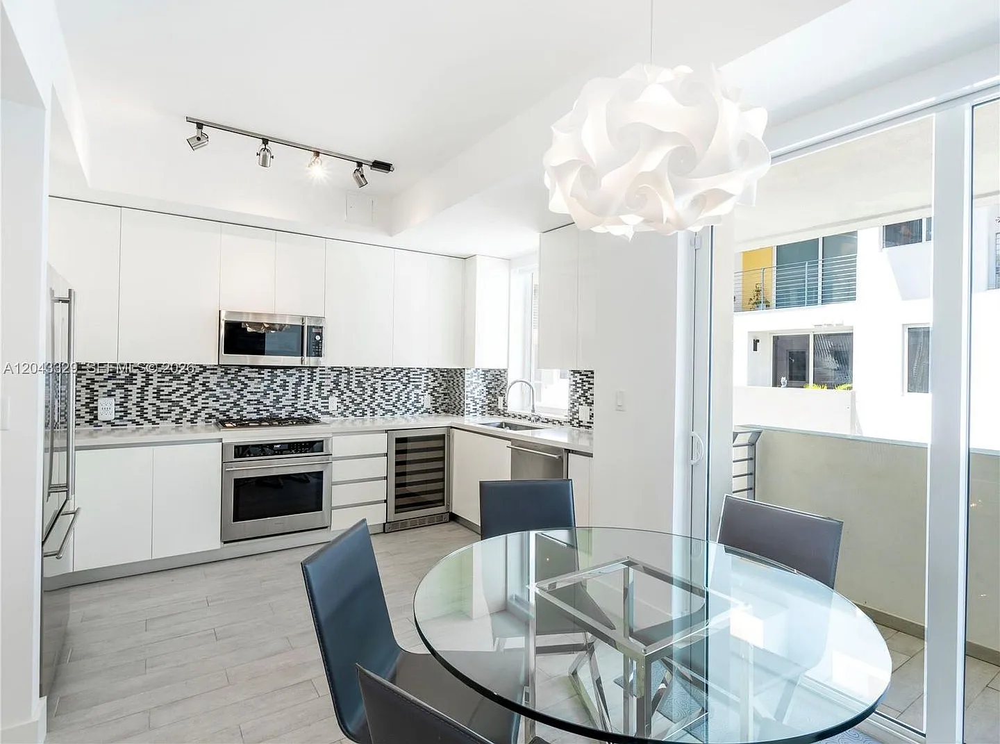 51 N Shore Drive 51, Miami Beach, FL 33141 - 3912 — Photo 2