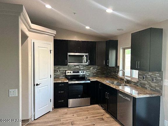 2nd image of 2425 Cloverlawn Dr #102
