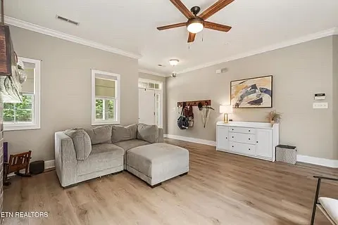 10816 Meriwether Ln — Photo 5