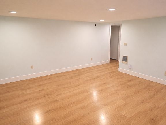 3rd image of 7404 N Albina Ave #7404