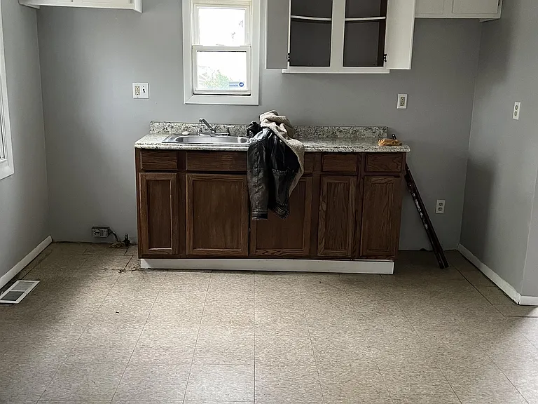 309-311 Frost Ave #309-1/2 — Photo 5