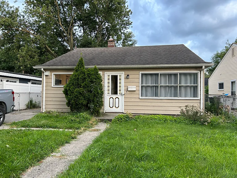 1762 E Madge Ave — Photo 1