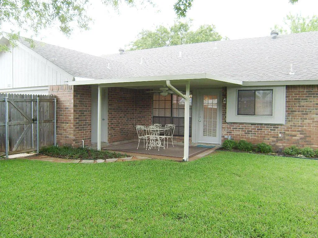 Building Photo - 6909 Darton Dr