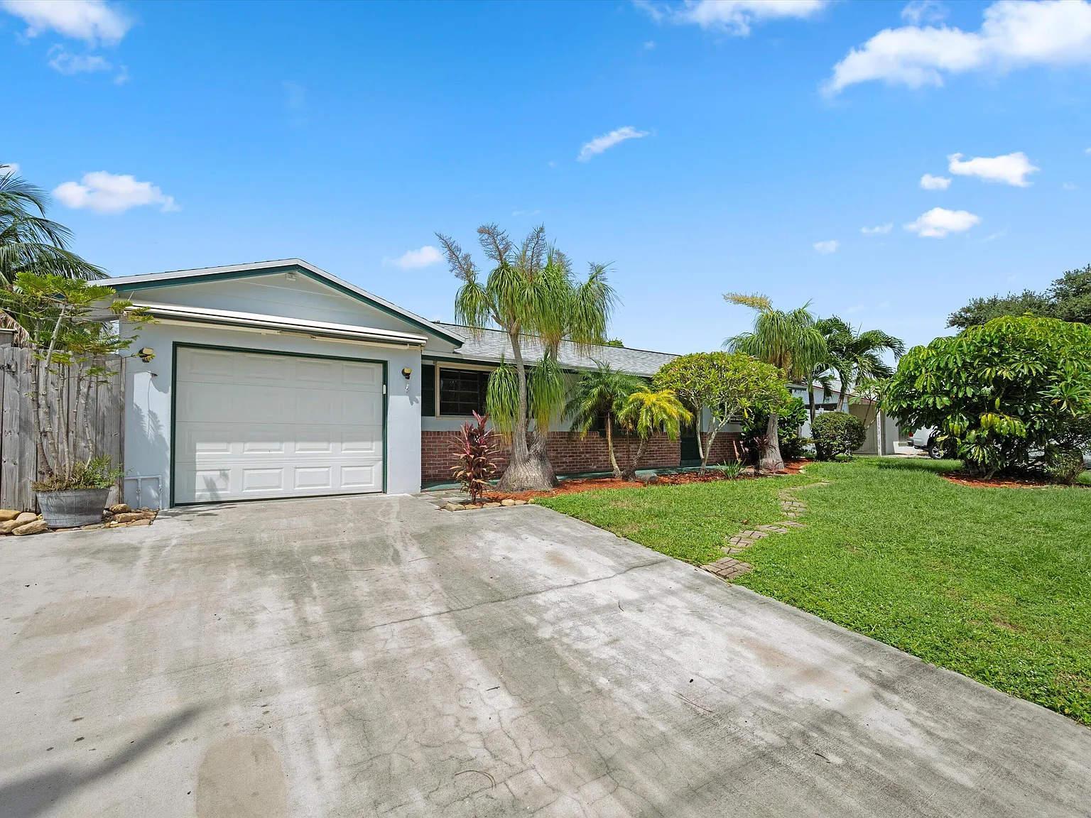 3 bed, 2.0 bath, 1702 sqft, $4,200 — Photo 4