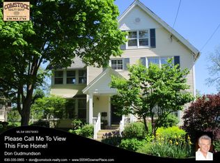 555 W Downer Pl, Aurora, IL 60506