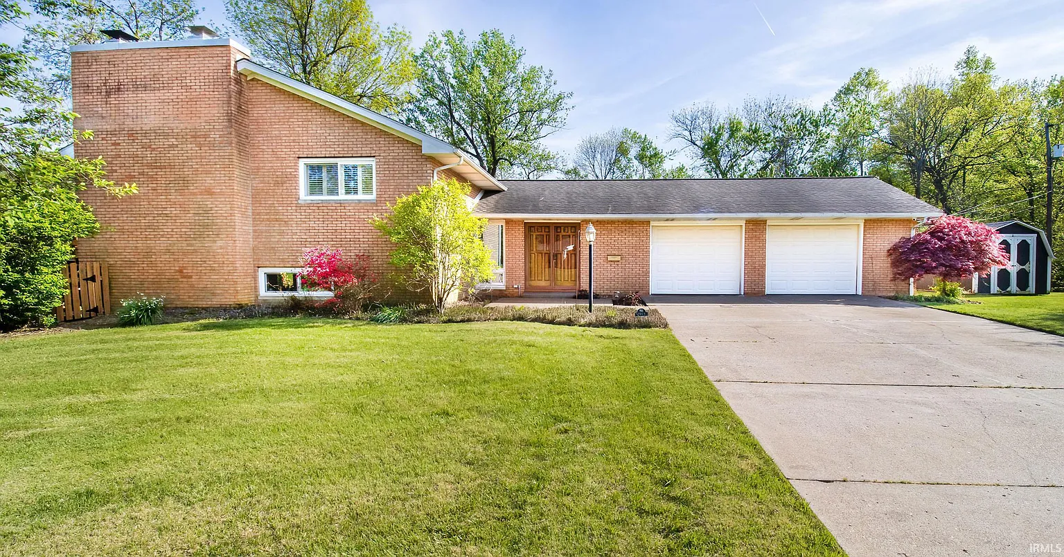 2915 Mockingbird Ln photo 1