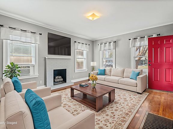 3rd image of 474 Alexander St