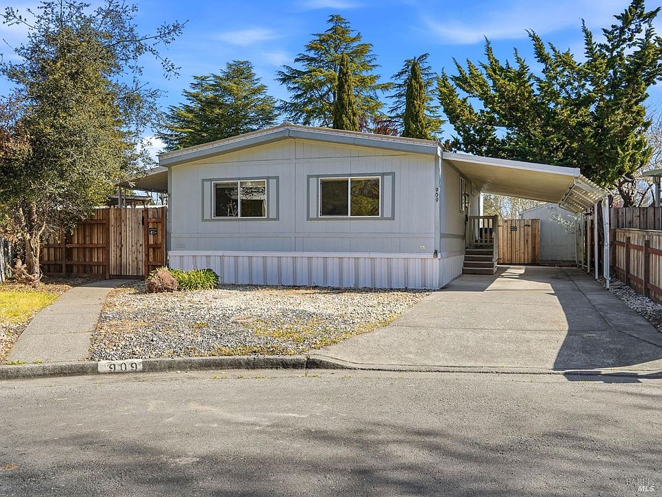 1st image of 909 Corte Amarillo