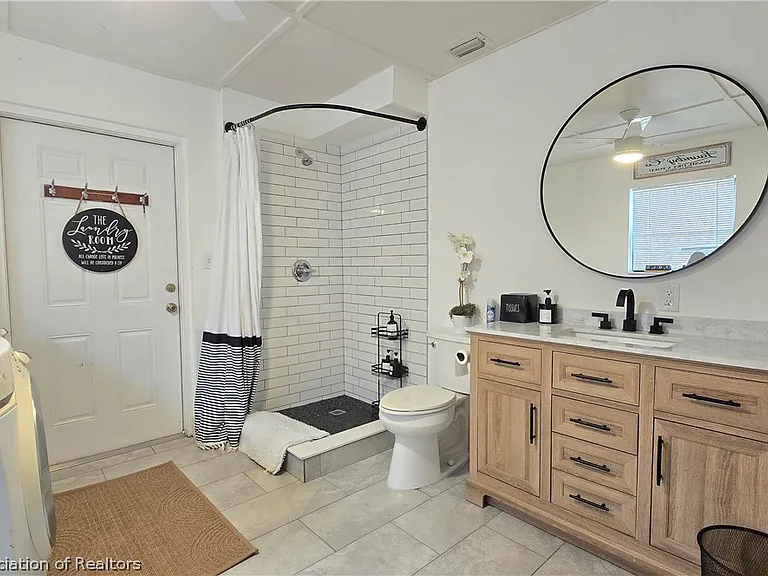 639 Killarney Dr — Photo 20