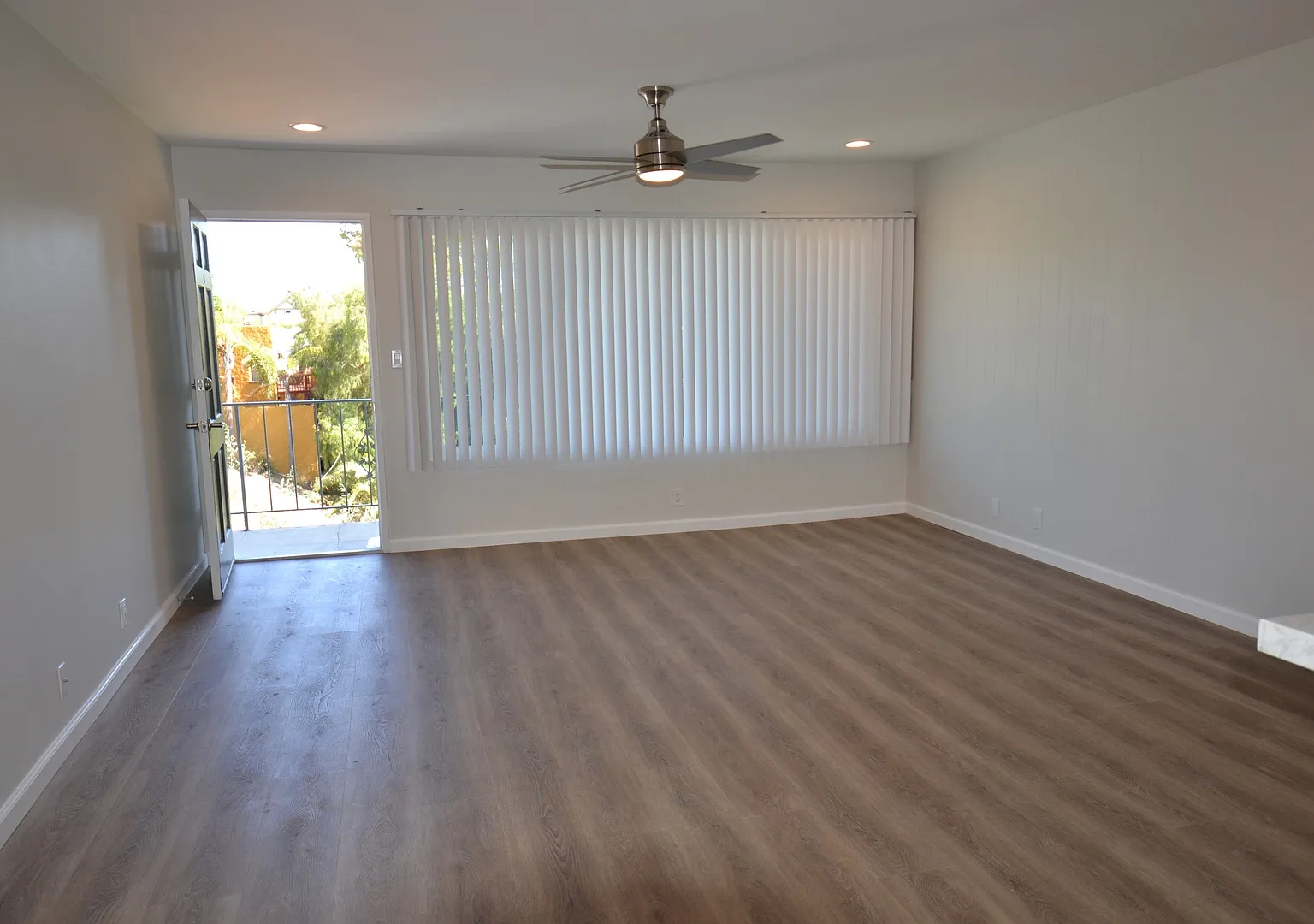 Patio Balcony! Ac! Stunning Canyon Views! Reserved Parking! Upstairs Corner Home! — Photo 2