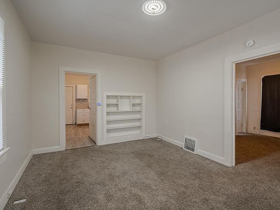 4th image of 1302 S Harlan Ave