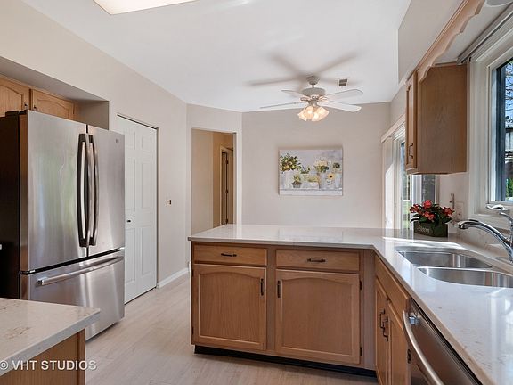 5th image of 907 Suffolk Ct