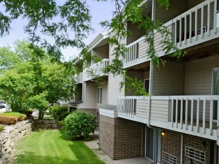 Summit Hill Apartments — Photo 8