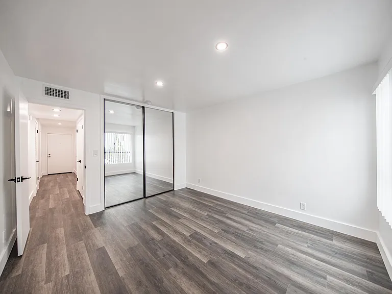 1115 14th St #102 — Photo 11