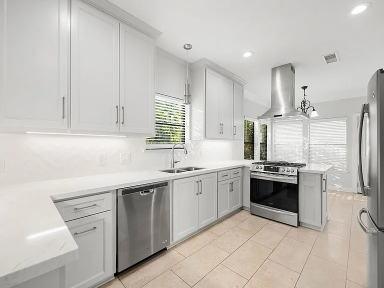 15526 Cabildo Dr — Photo 34