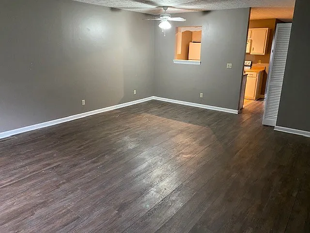 906 Sierra Pl — Photo 3