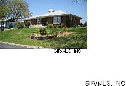 1st image of 3 Holly Hill Dr
