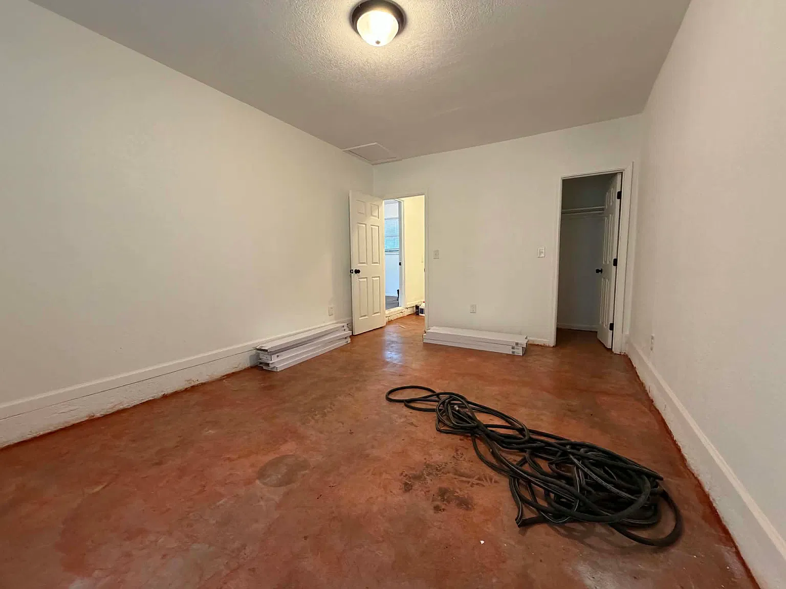 4 bed, 1161 sqft, $1,700 — Photo 1