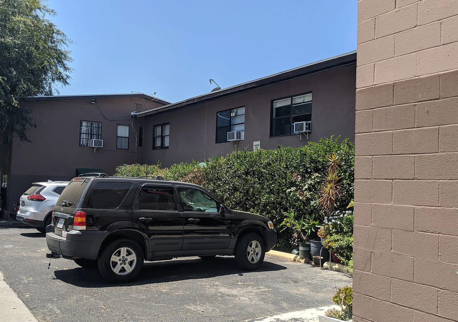 Townhome style apartments in up-and-coming Virgil Village with parking! — Photo 2