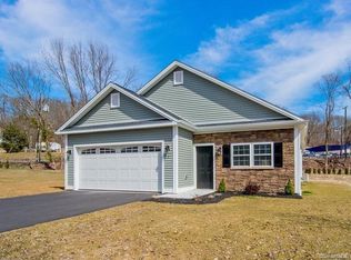 26 Henry Dr, Plainfield, CT 06354