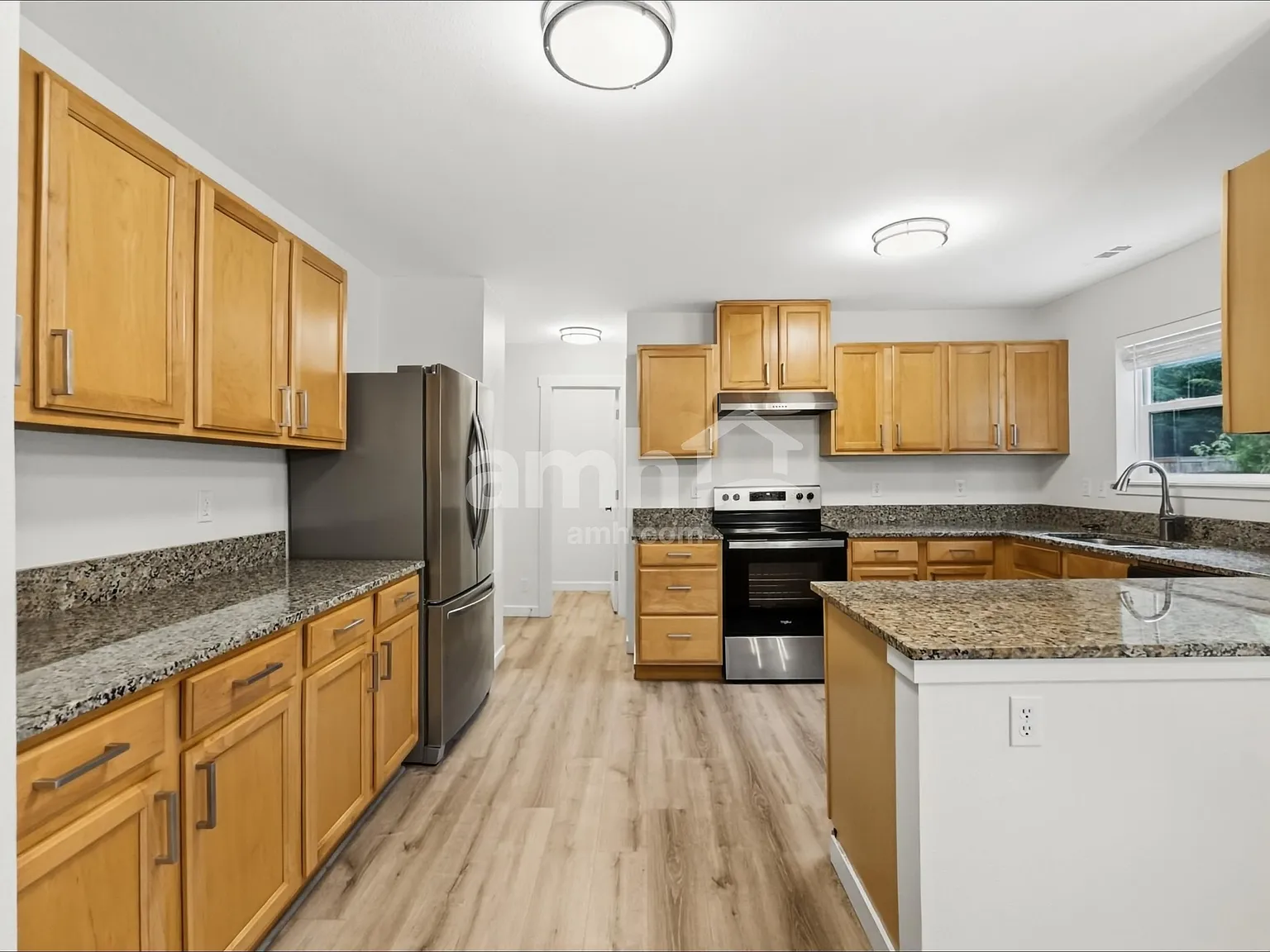 4 bed, 2.5 bath, 2070 sqft, $3,040 — Photo 4