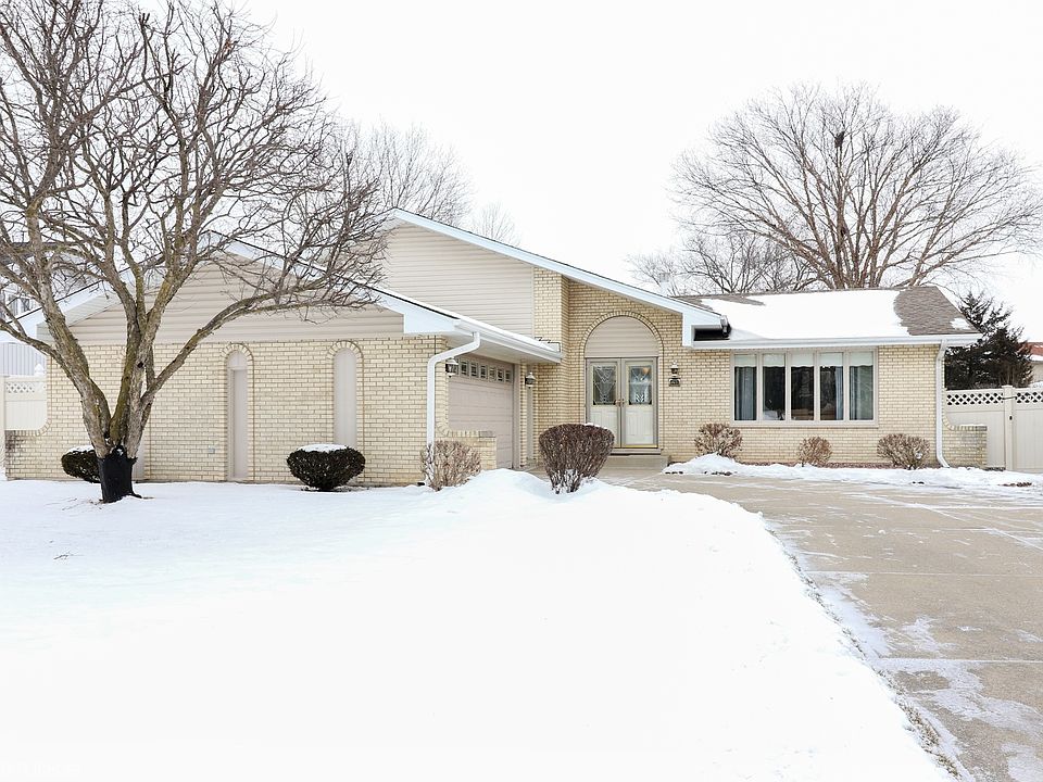 1st image of 12160 W Forest View Dr