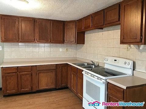 3rd image of 400 Jean Ave
