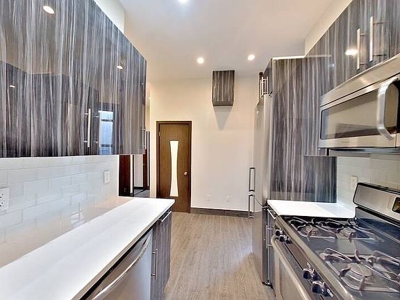 2nd image of 85 Pitt St #21E