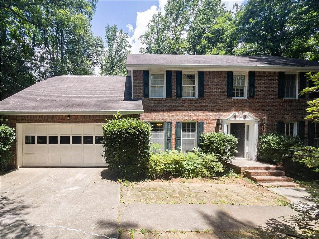 4 bed, 2.5 bath, 2779 sqft, $2,500 — Photo 2