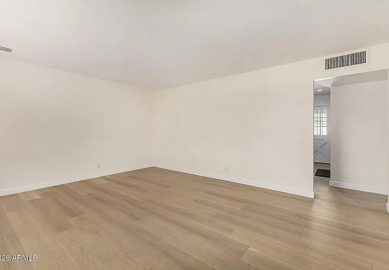 220 E McKinley St — Photo 10