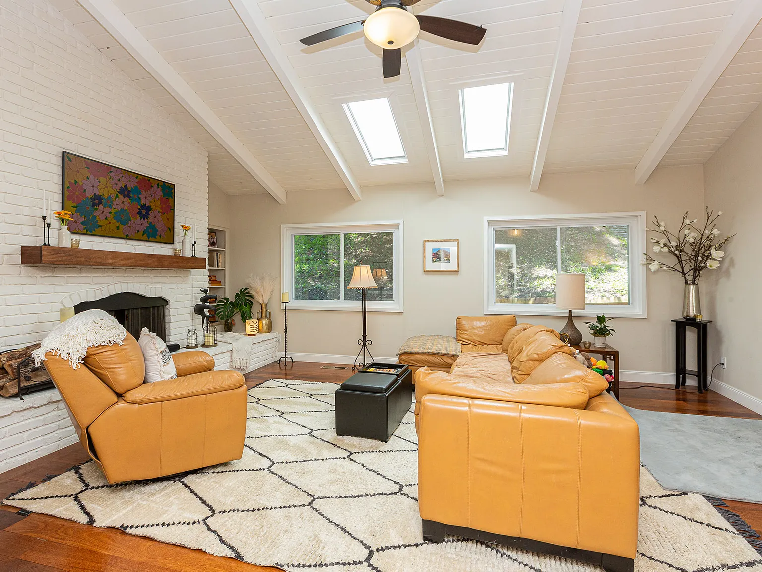 6 bed, 2921 sqft, $9,888 — Photo 4