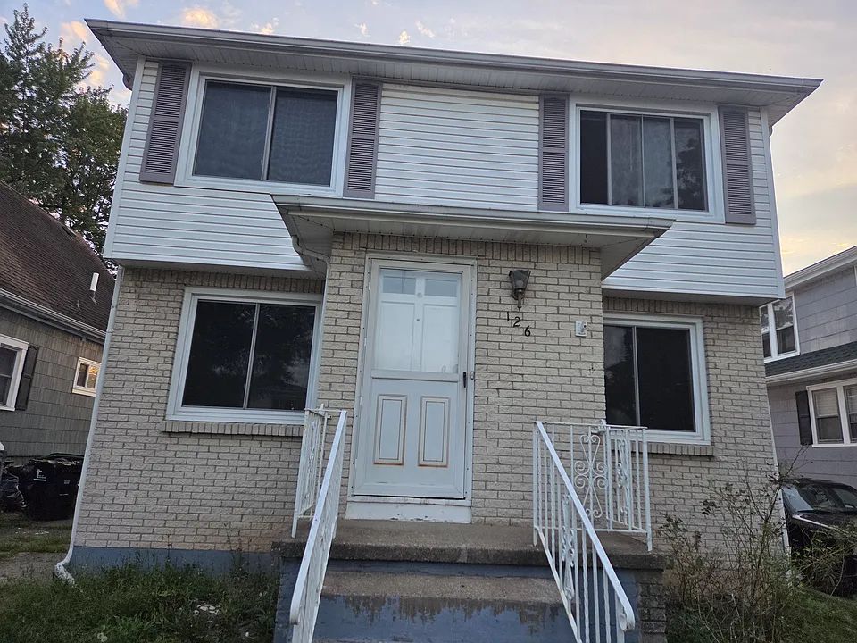 126 Grandview Ave #2