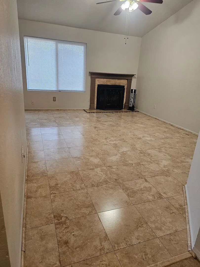 587 Charles Dr — Photo 3