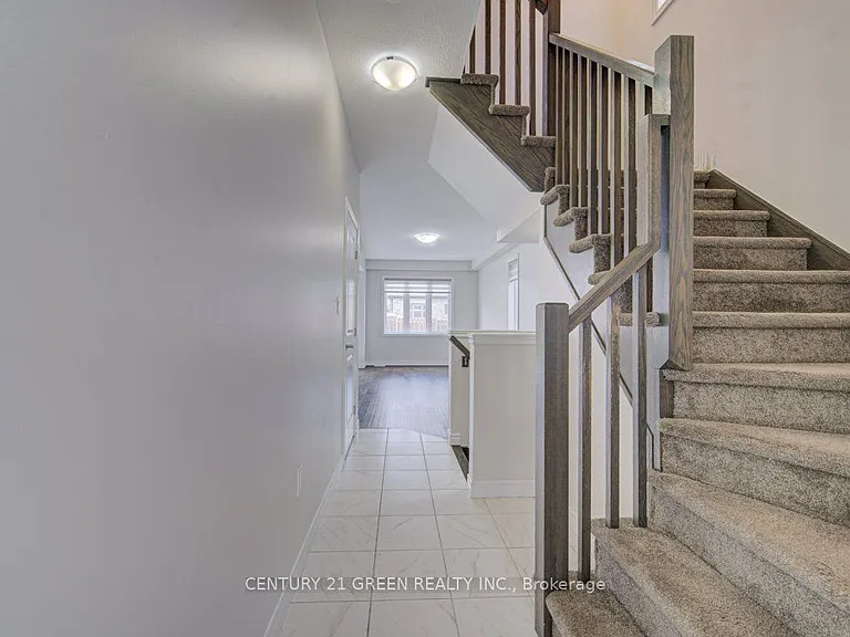 30 Baker Ln — Photo 6