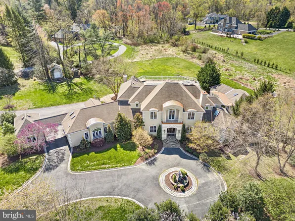 2 Top Of State Ln, Wilmington, DE 19807