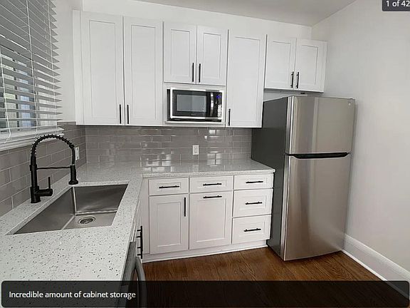 2nd image of 830 Lasalle St #906