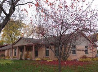 108 W Fox Dale Rd, Glendale, WI 53217