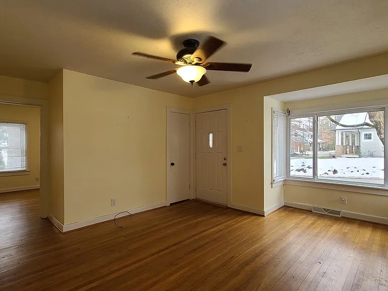 406 E French Broad St — Photo 3