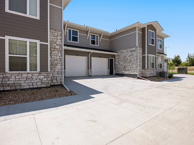 330 High Point Dr #B-106 — Photo 3
