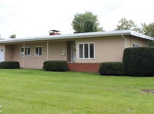 610 E 1st St, El Paso, IL
