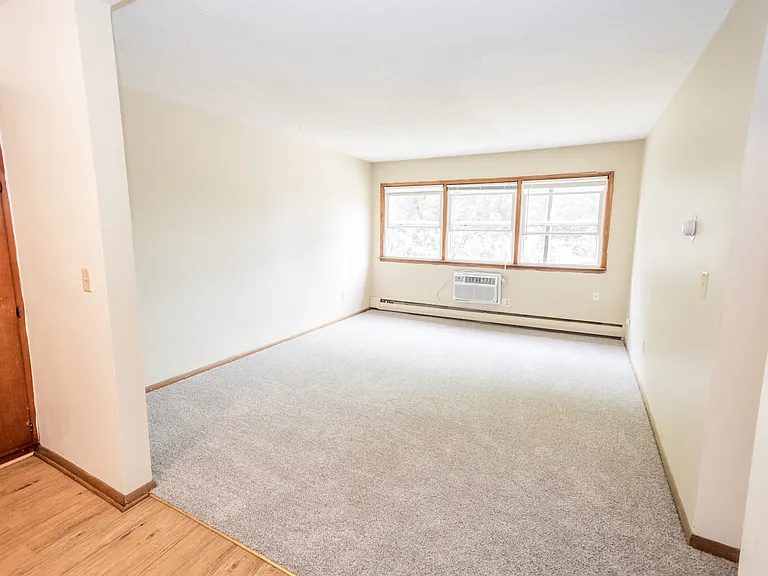 Sixth Street NE Apts — Photo 8