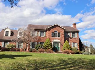 1 Greenbriar Dr, Milton, PA 17847