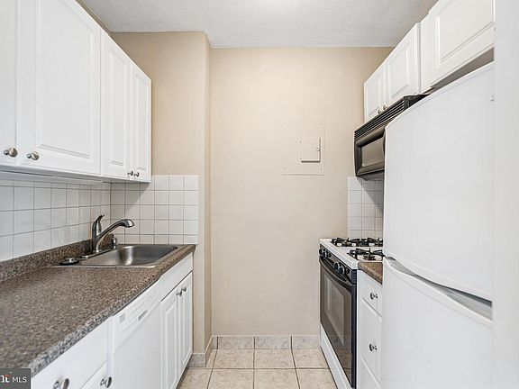 5th image of 210 Locust St #9EW