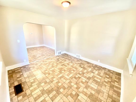 2nd image of 4045 Jackson St