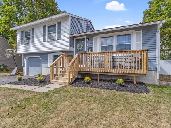 7388 Oakpost Rd, Liverpool, NY 13088